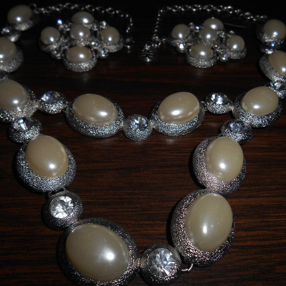HANGING NECKLACE SET, SILVER TONE